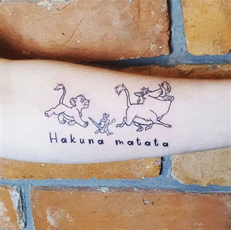 100 Striking Hakuna Matata Tattoos To Lean Back On。